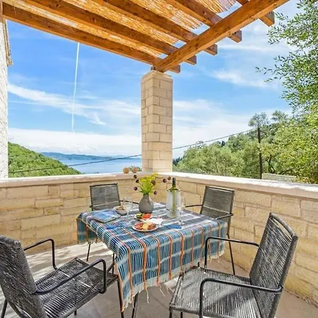 Sleeps 4 Pool Air Con Wifi