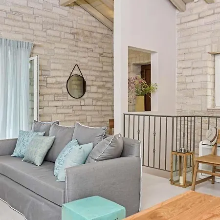 Sleeps 4 Pool Air Con Wifi Willa Kavalleraina