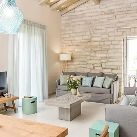 Sleeps 4 Pool Air Con Wifi *
